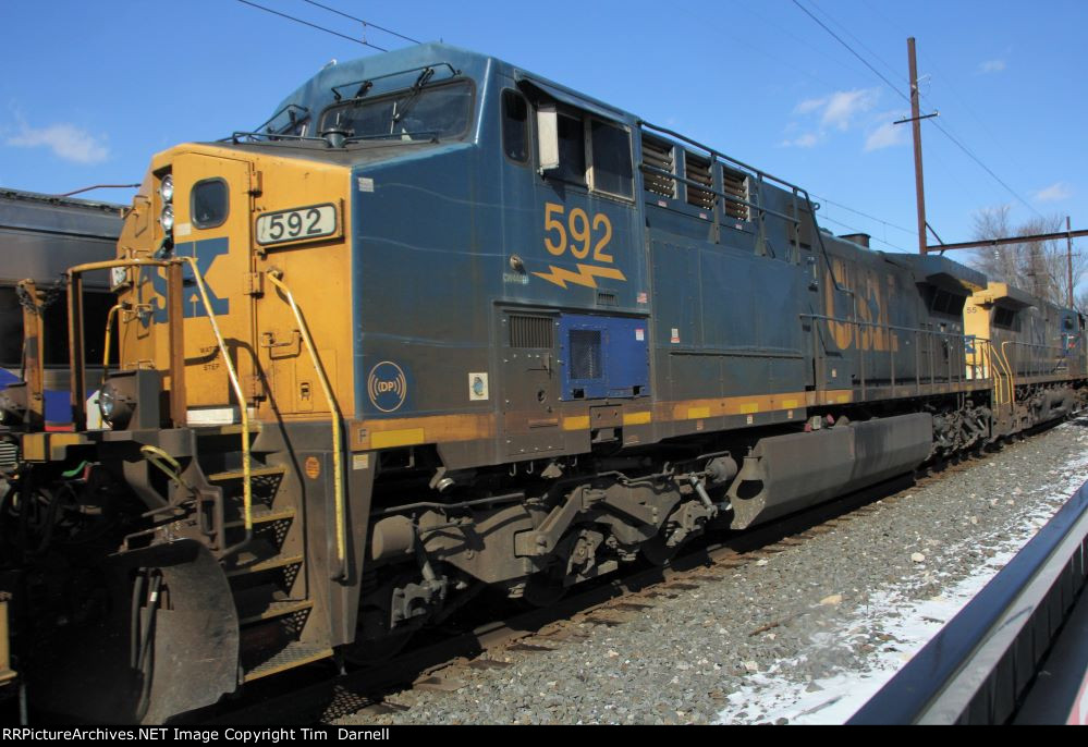 CSX 592 on Q404